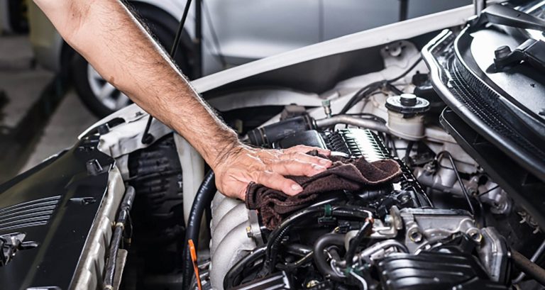 فحص مكينة السيارة بأجهزة متطورة